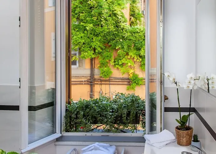 Hidden Gem In Center - Steps From Colosseum Apartment Rom